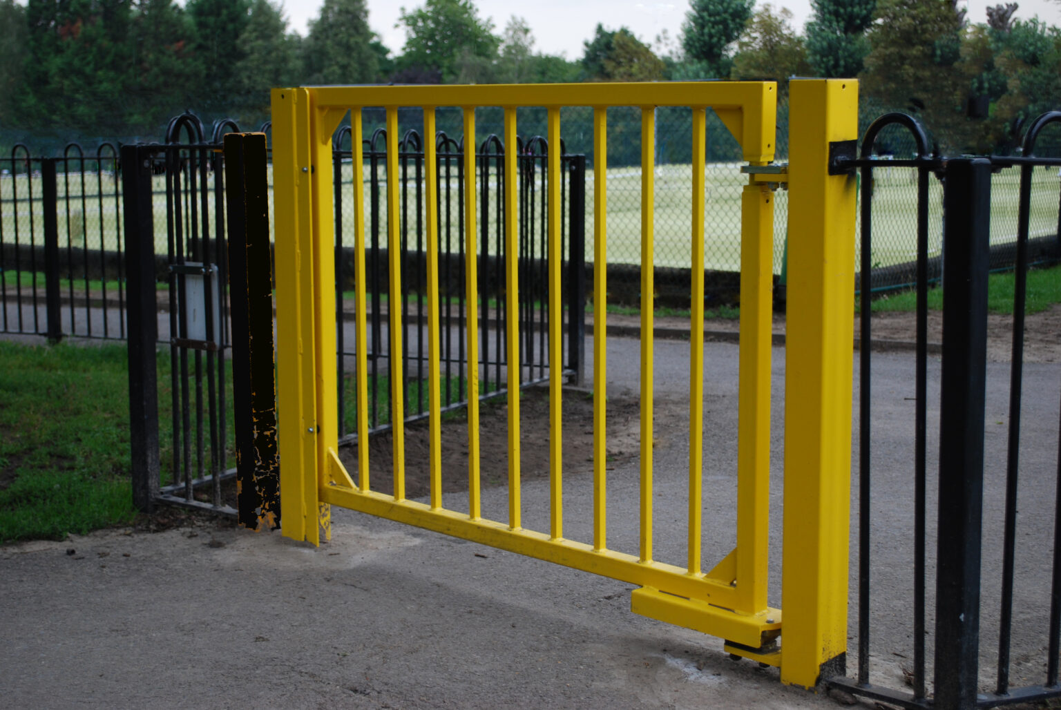 Selfclosing gates How to find the best gate closer