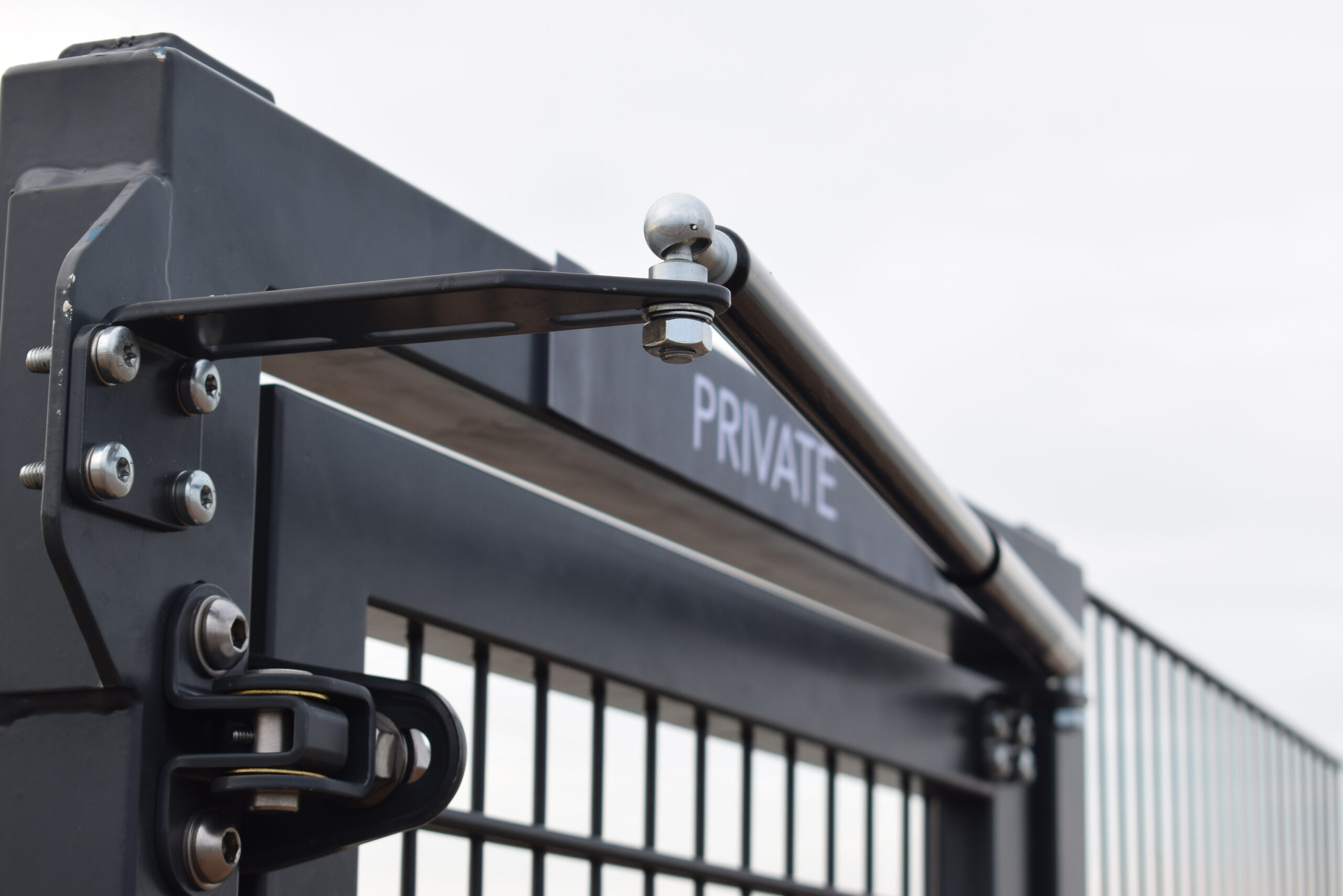 gate closing strut close up of product