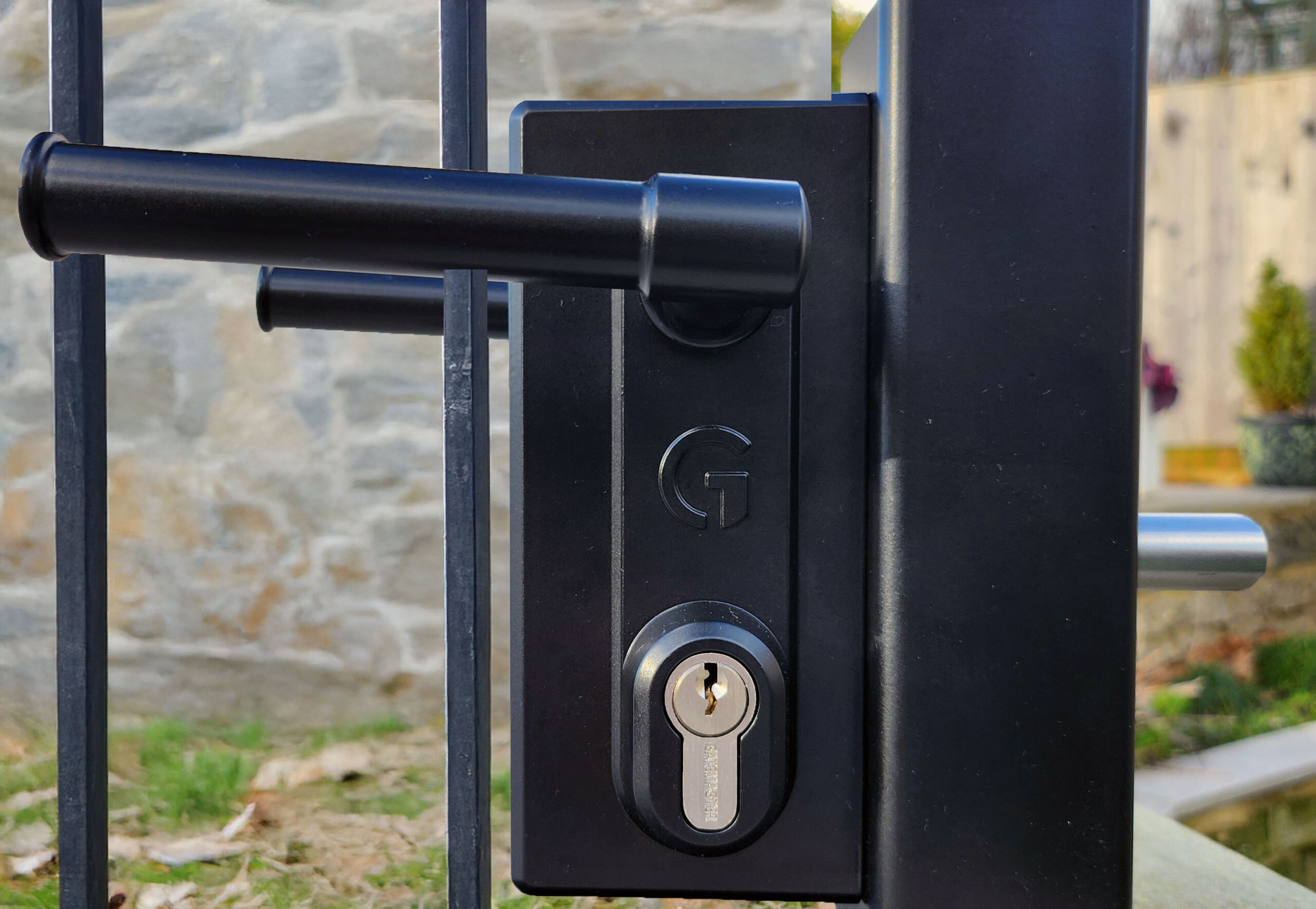 BLD black gate lock in gate