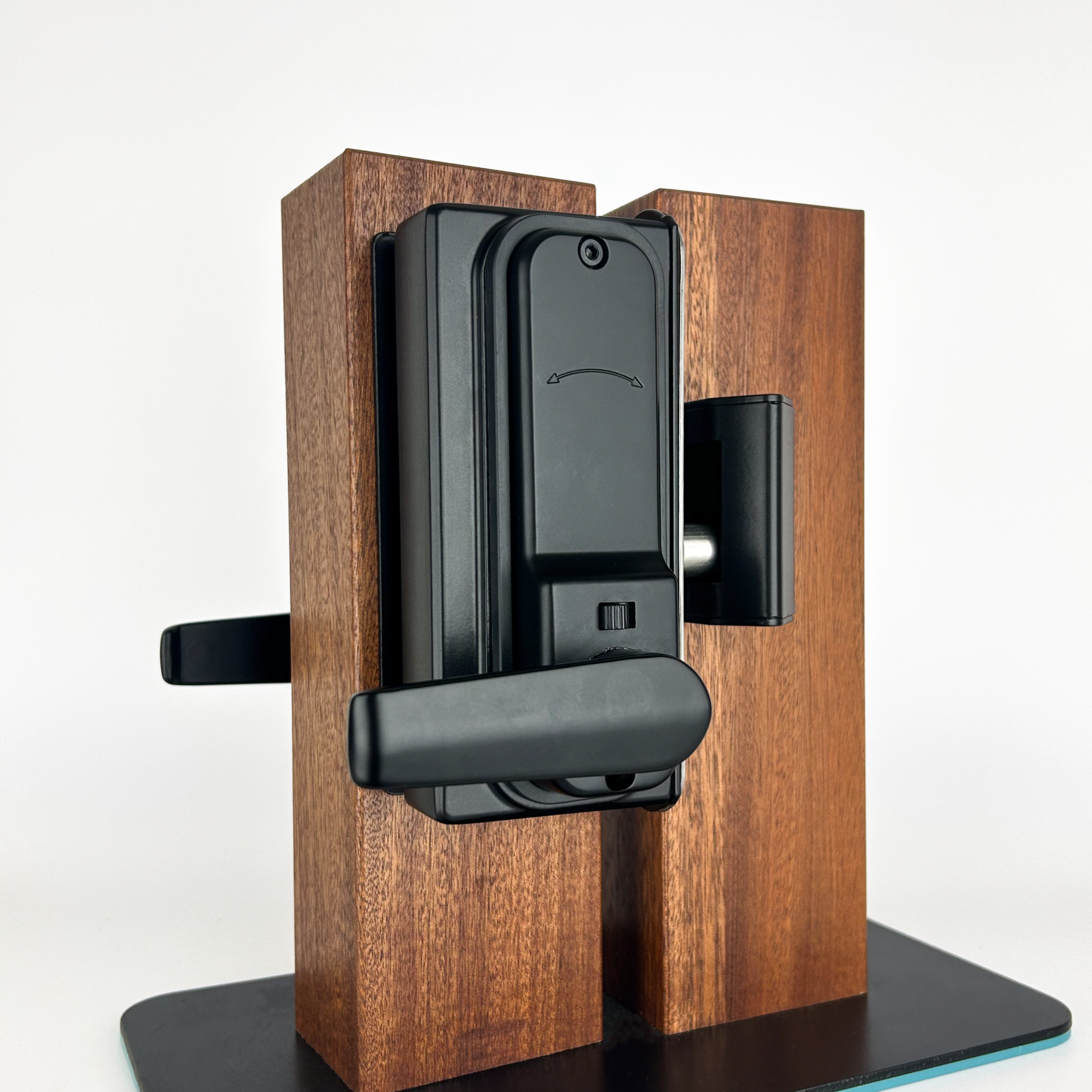 single sided rapid reset back side wooden gate lock on wooden gate